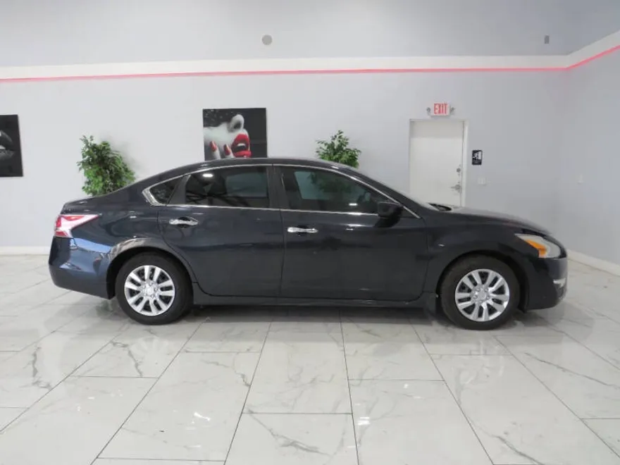 2015 Nissan Altima 2.5 S photo 1