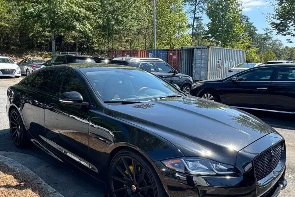 2017 Jaguar XJ R-Sport photo 1