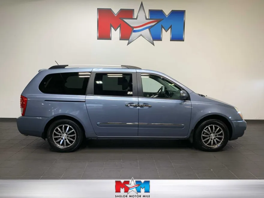 2011 Kia Sedona EX photo 1