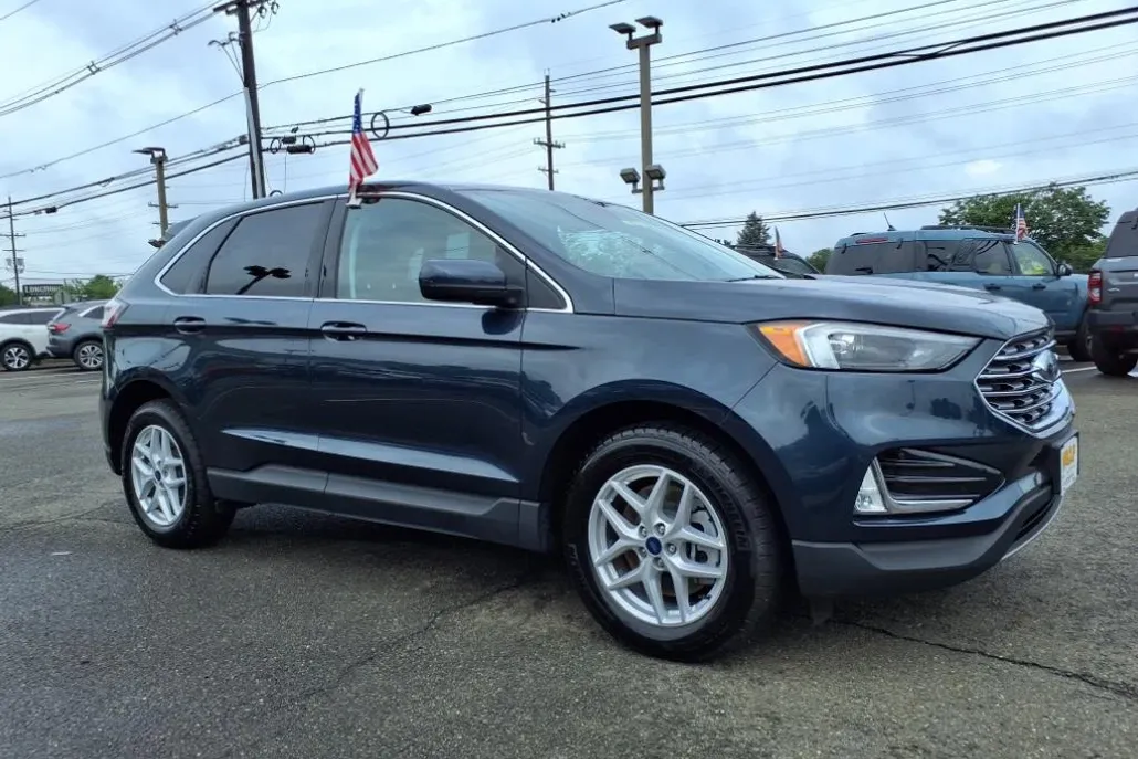 2022 Ford Edge SEL photo 1