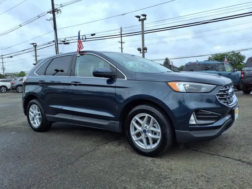2022 Ford Edge SEL photo 1