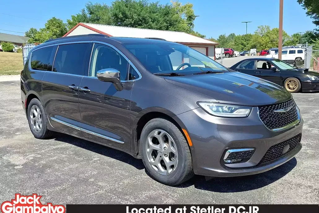 2022 Chrysler Pacifica Limited photo 1