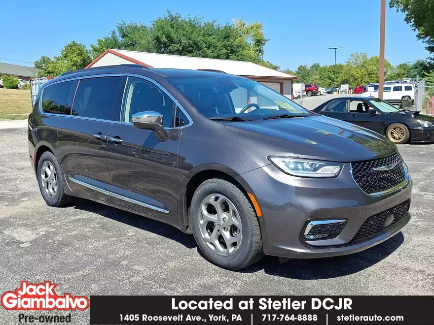 2022 Chrysler Pacifica Limited photo 1