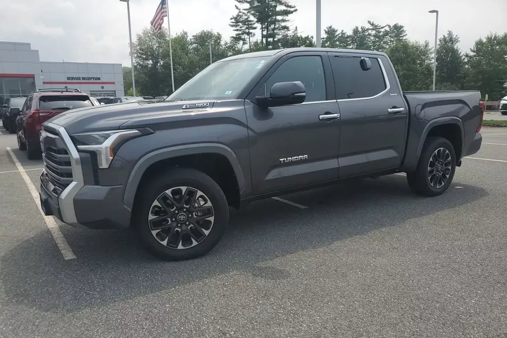 2025 Toyota Tundra Limited photo 1