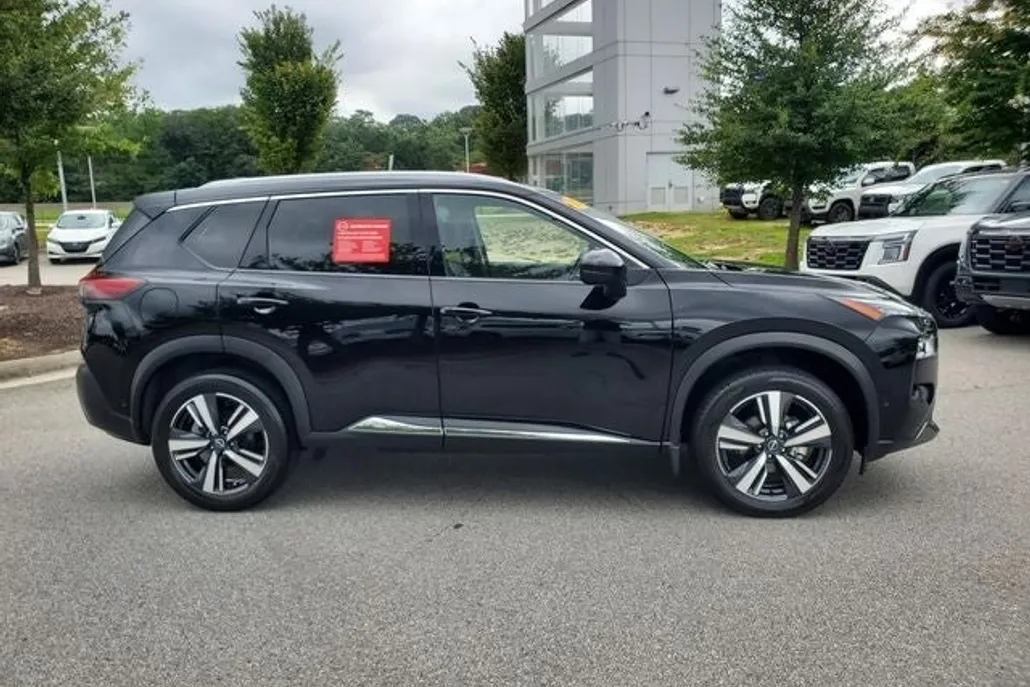 2023 Nissan Rogue SL photo 1