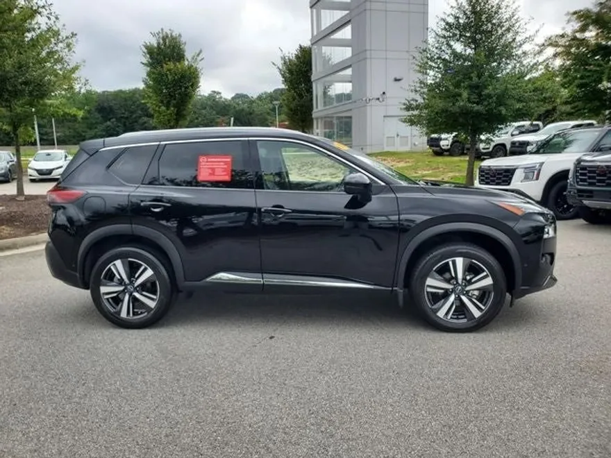 2023 Nissan Rogue SL photo 1