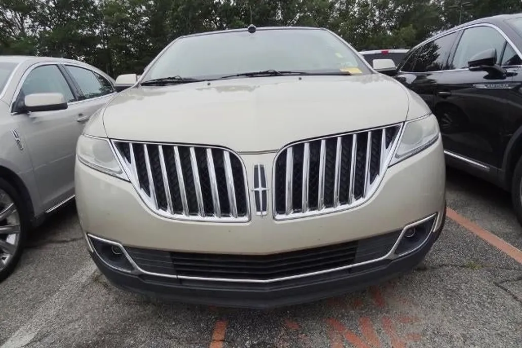 2011 Lincoln MKX Base photo 1