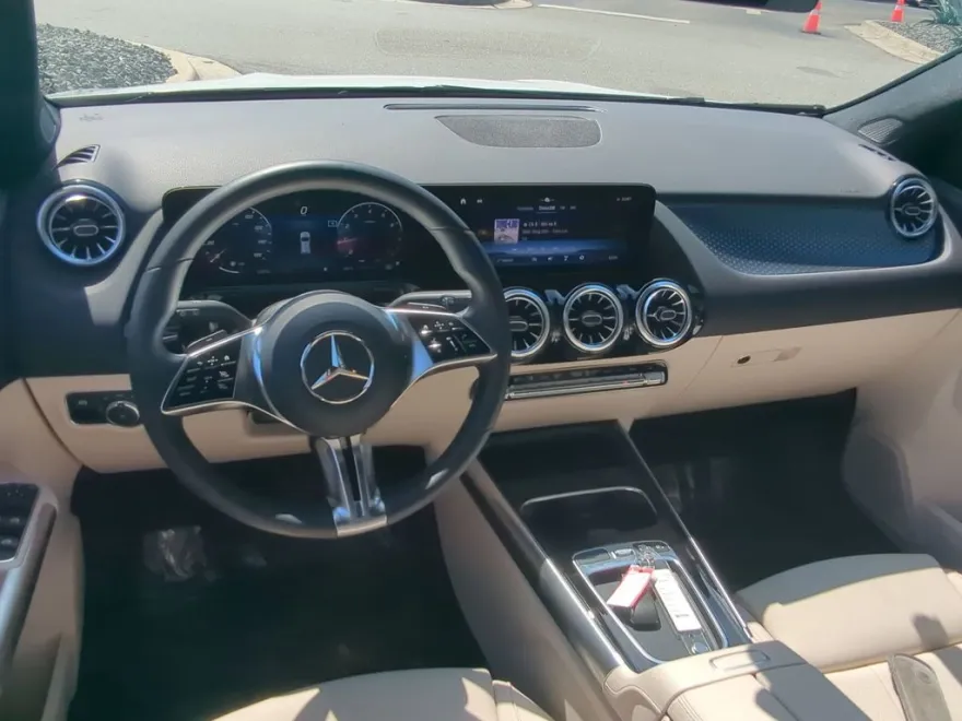 2025 Mercedes Benz GLA 250 photo 1