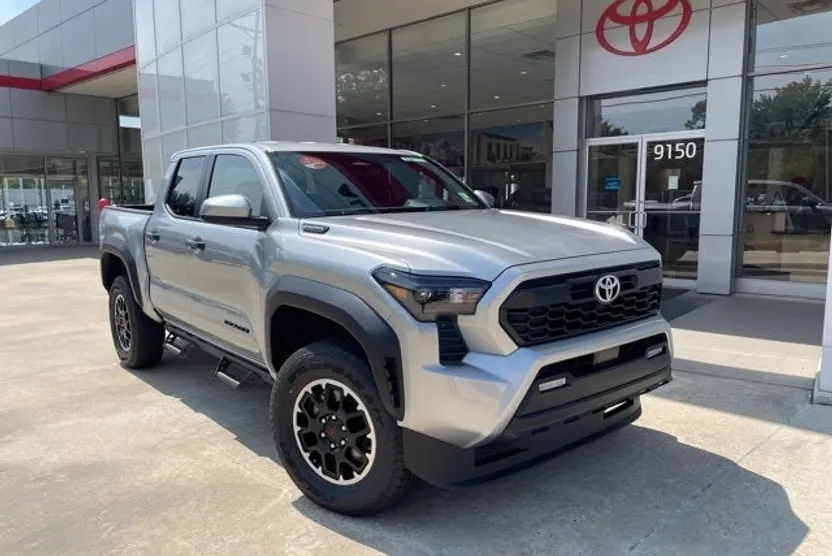 2025 Toyota Tacoma TRD Off-Road photo 1