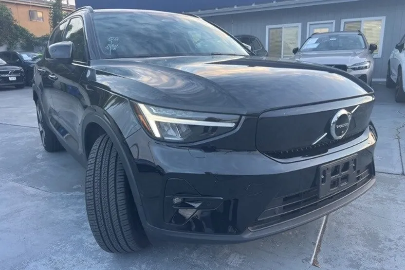 2023 Volvo XC40 Recharge Twin Ultimate photo 1