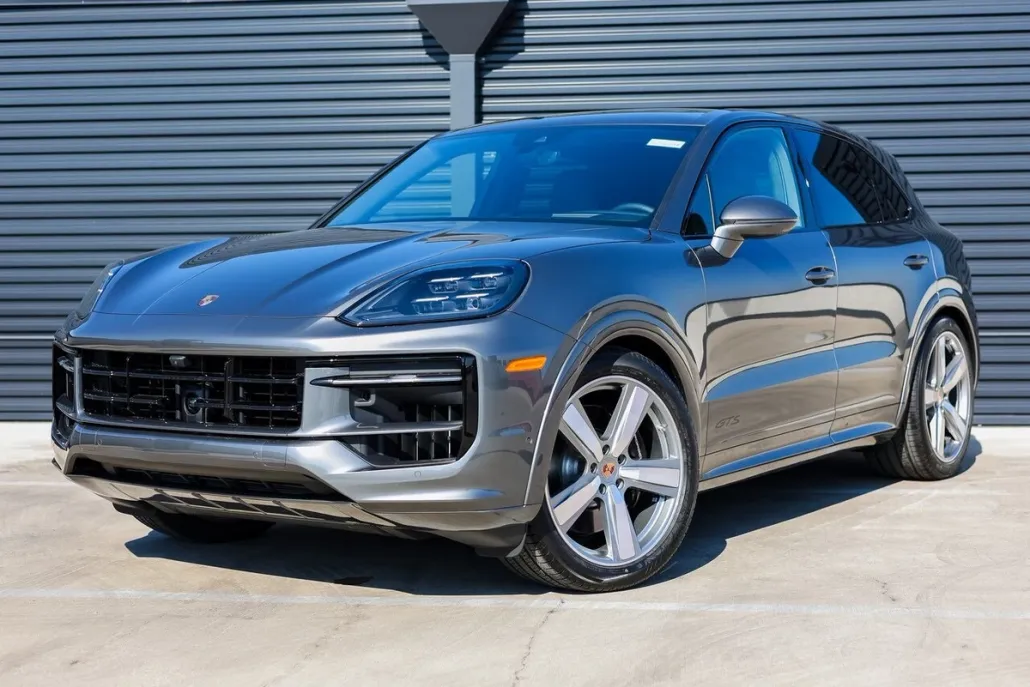 2026 Porsche Cayenne GTS photo 1