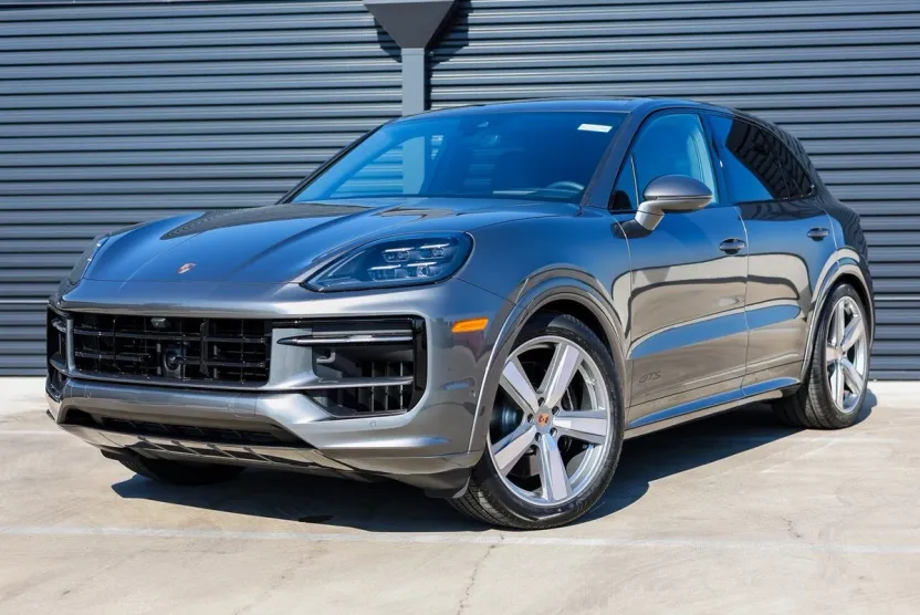 2026 Porsche Cayenne GTS photo 1