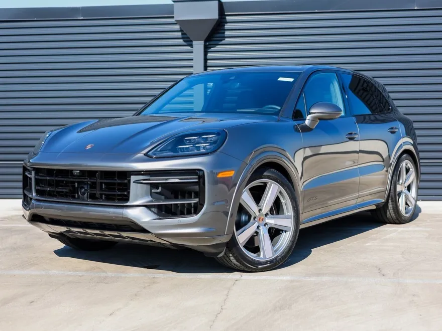 2026 Porsche Cayenne GTS photo 1