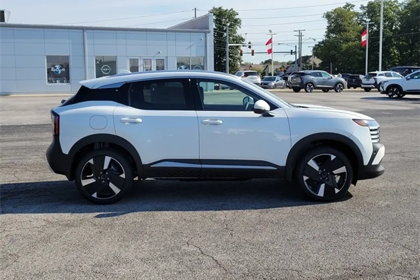 2025 Nissan Kicks SR photo 1