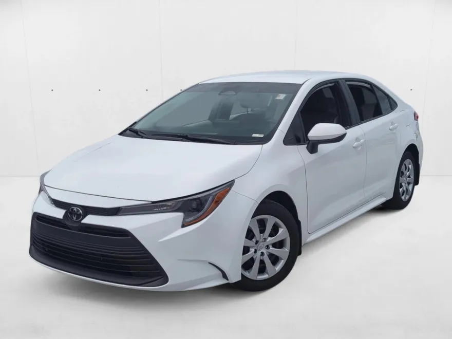 2025 Toyota Corolla LE photo 1