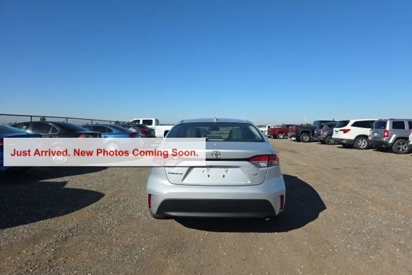 2024 Toyota Corolla LE photo 1