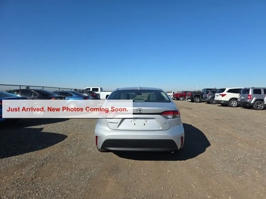 2024 Toyota Corolla LE photo 1
