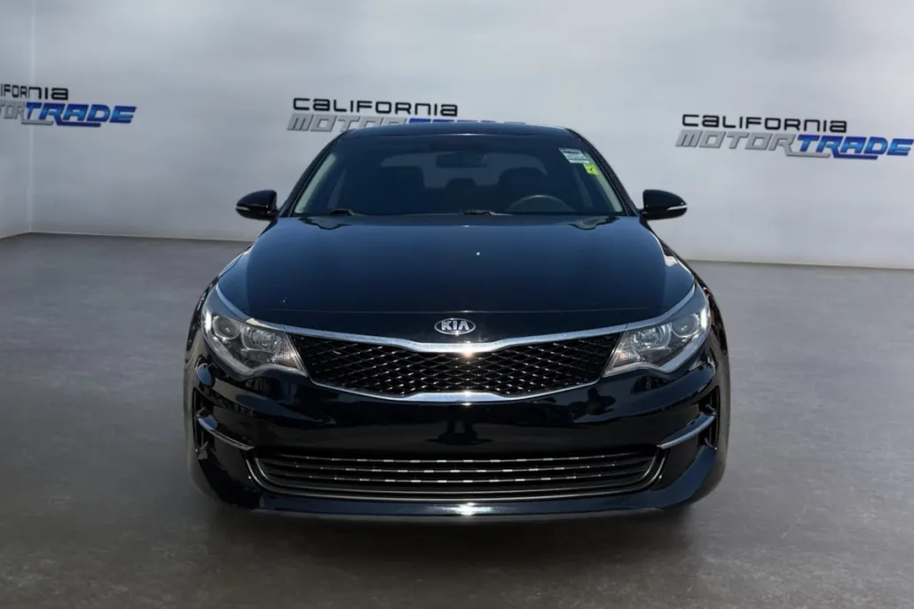 2016 Kia Optima LX photo 1