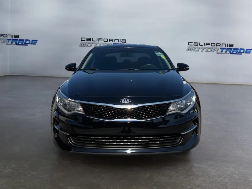 2016 Kia Optima LX photo 1