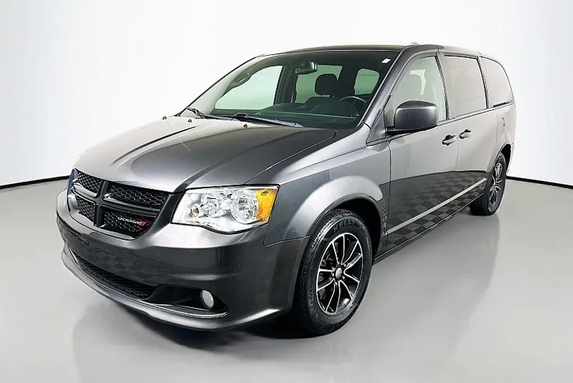 2019 Dodge Grand Caravan SE Plus photo 1