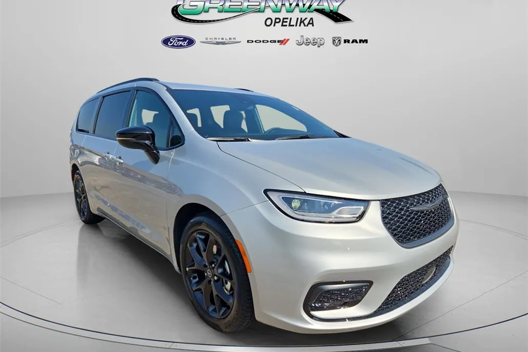 2026 Chrysler Pacifica photo 1