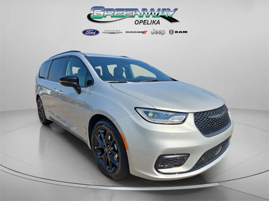 2026 Chrysler Pacifica photo 1