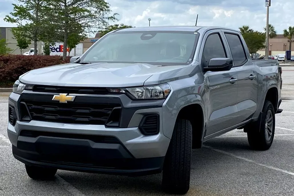 2025 Chevrolet Colorado Work Truck LT photo 1