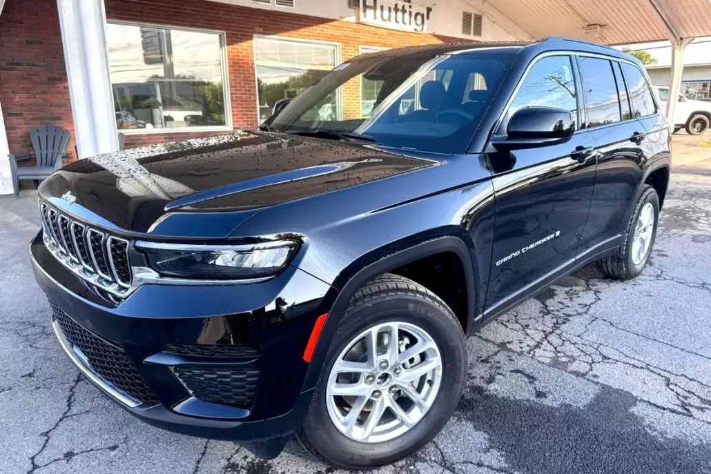 2025 Jeep Grand Cherokee Laredo photo 1