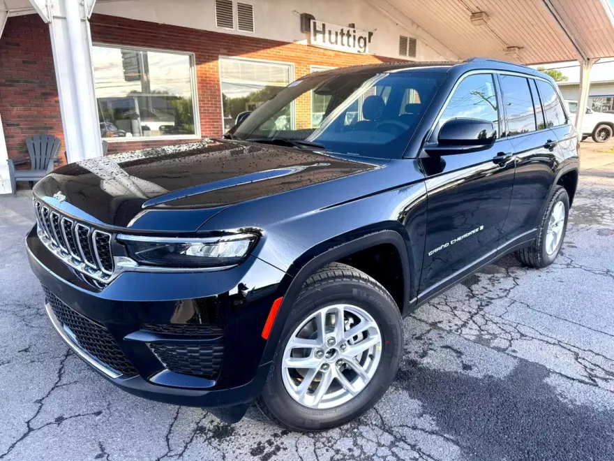 2025 Jeep Grand Cherokee Laredo photo 1
