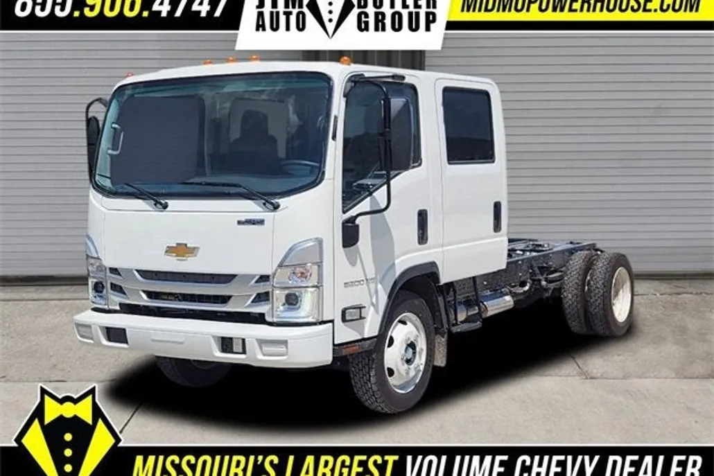 2025 Chevrolet Silverado photo 1