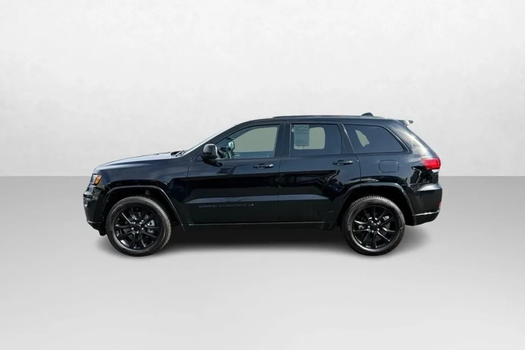 2022 Jeep Cherokee Laredo photo 1