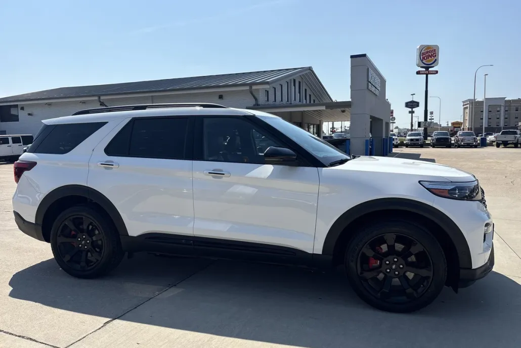 2021 Ford Explorer ST photo 1