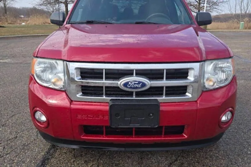 2010 Ford Escape XLT photo 1