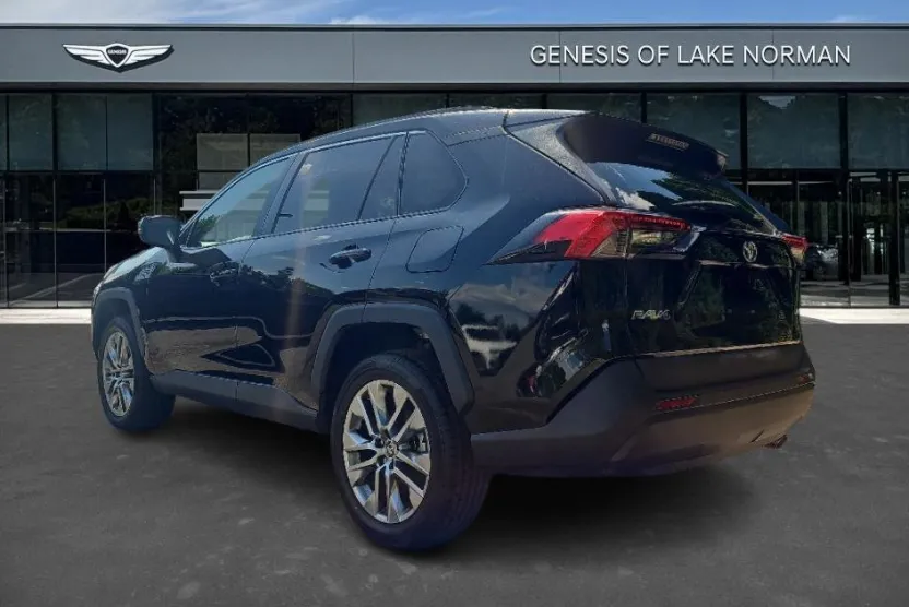 2022 Toyota RAV4 XLE Premium photo 1