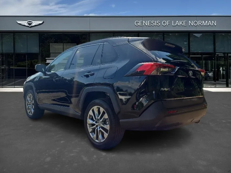 2022 Toyota RAV4 XLE Premium photo 1