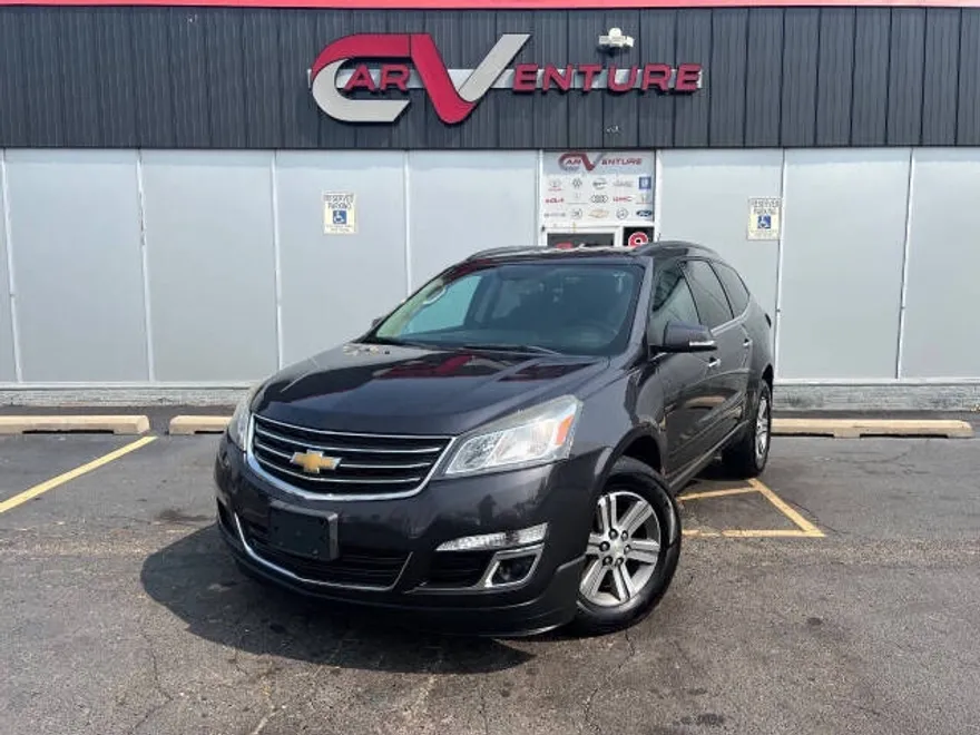 2017 Chevrolet Traverse 1LT photo 1