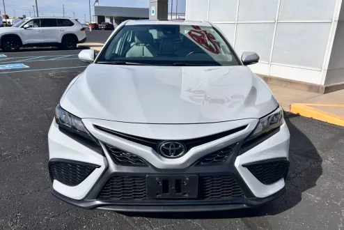 2023 Toyota Camry SE photo 3