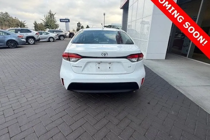 2023 Toyota Corolla LE photo 1