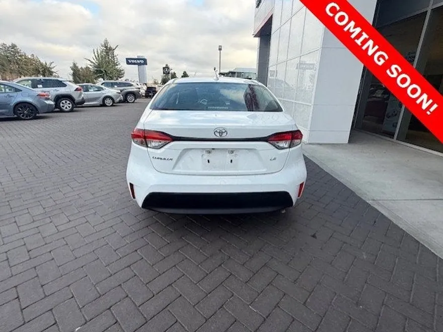 2023 Toyota Corolla LE photo 1