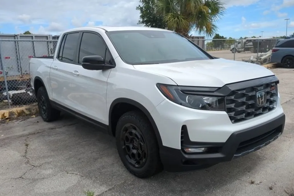 2025 Honda Ridgeline TrailSport photo 1