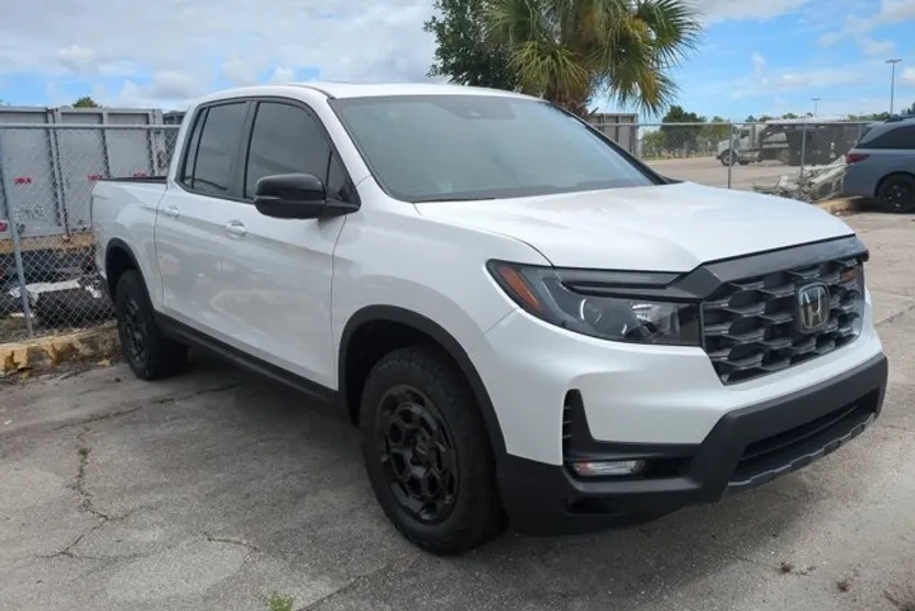2025 Honda Ridgeline TrailSport photo 1