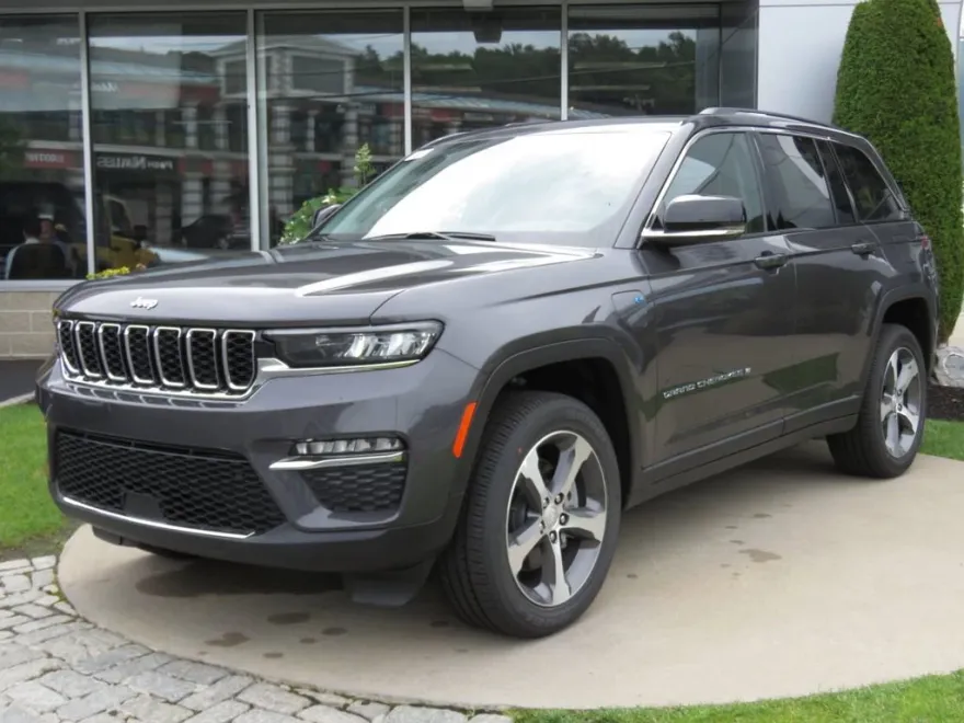 2023 Jeep Cherokee photo 2