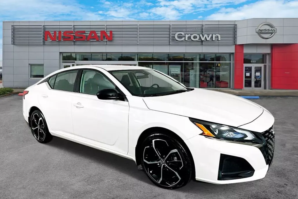 2025 Nissan Altima SR photo 1