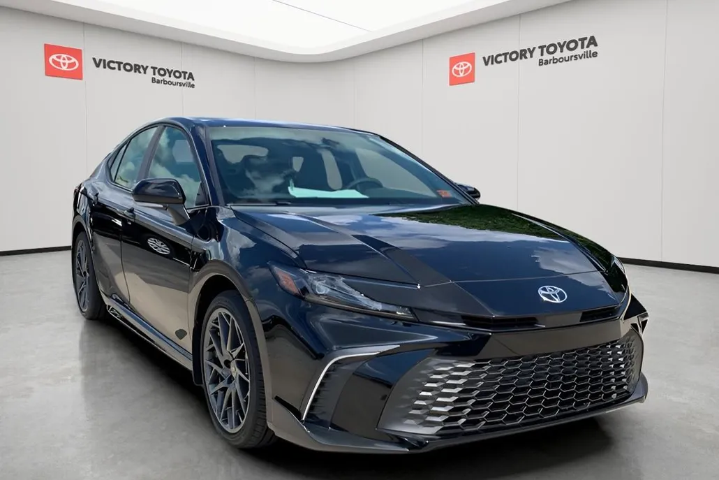 2025 Toyota Camry SE photo 1