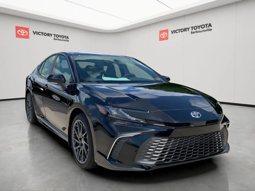 2025 Toyota Camry SE photo 1
