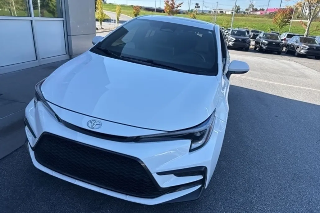 2025 Toyota Corolla SE photo 1