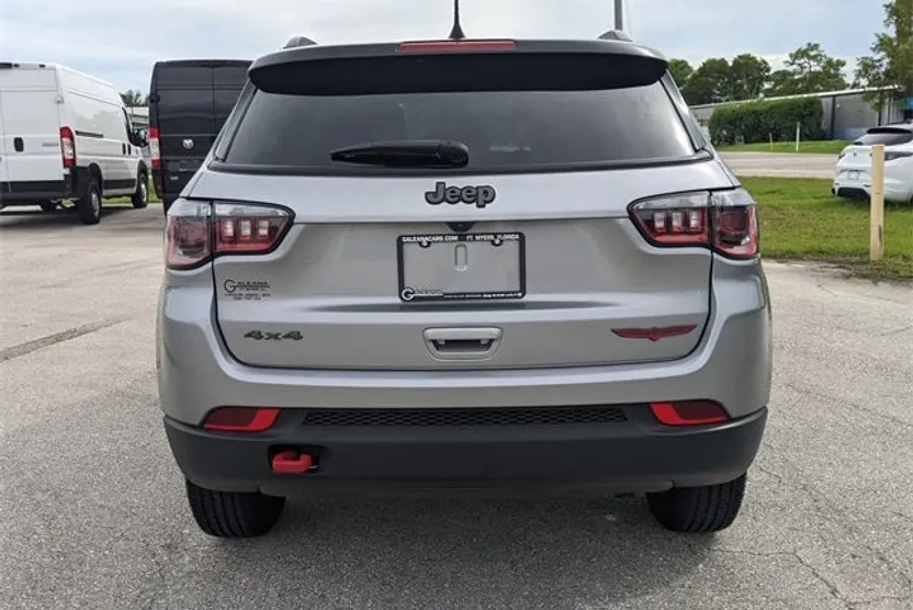 2022 Jeep Compass Trailhawk photo 1