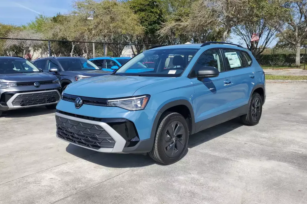 2025 Volkswagen Taos S photo 1