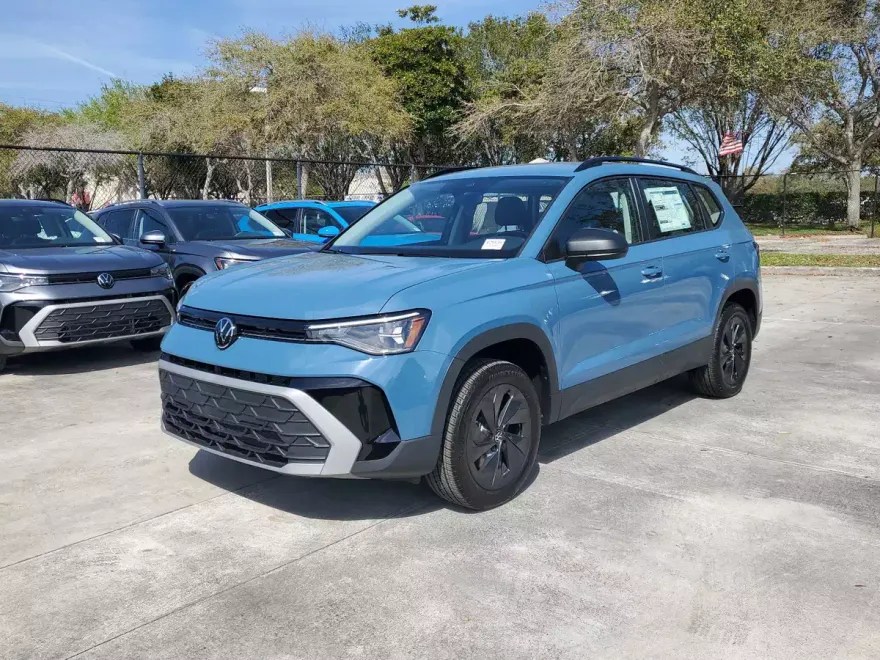 2025 Volkswagen Taos S photo 1