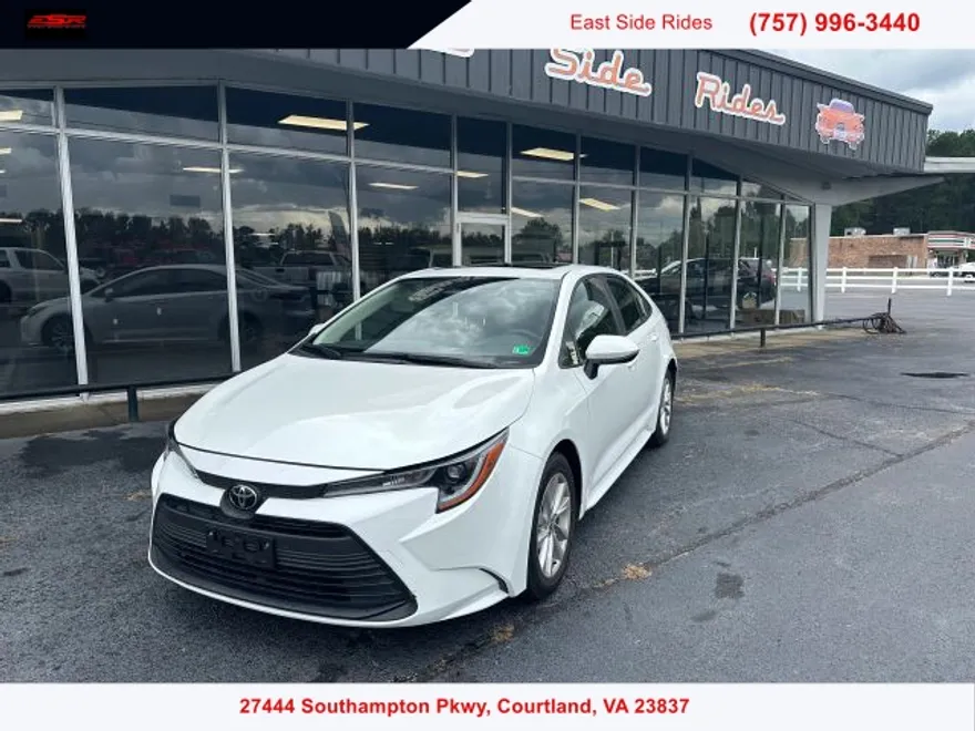 2023 Toyota Corolla LE photo 1